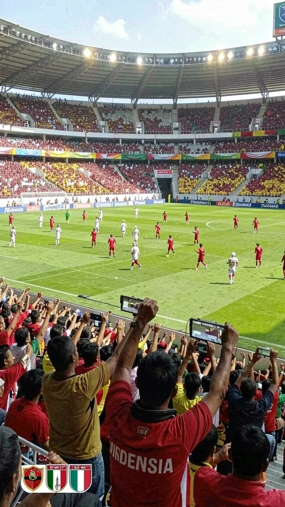 Momen seru saat bermain multiplayer bersama teman.